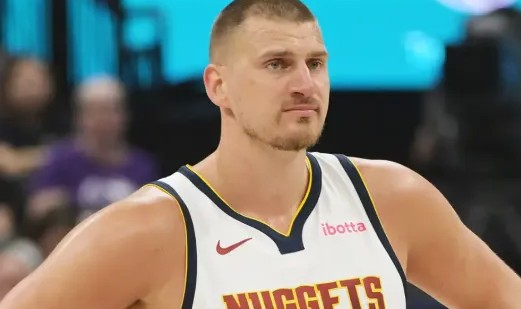 九游首页-约基奇半场投篮4中3，罚球5中4得到10分6篮板7助攻2抢断