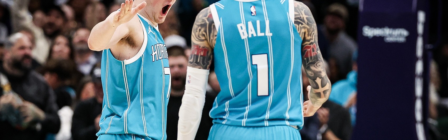jiuyou-NBA彩经：黄蜂一飞冲天灭火晋级下一轮 太阳主场发力挑落开拓者